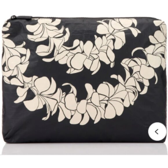 Mid Pouch Plumeria Lei  NWT - Picture 2 of 5